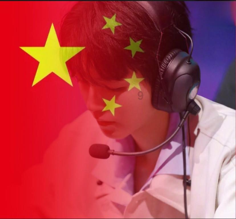 成龙参加芭莎慈善晚会，身上的衣服被拍卖的一件不剩，最终成交了多少钱？游戏画面